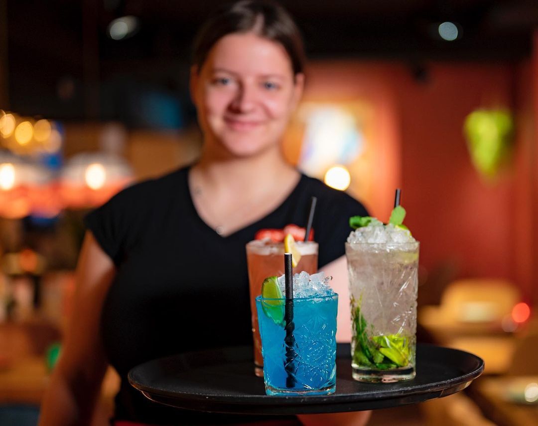 COCKTAILS AND MOCKTAILS! 🍹
Een alcoholvrij maandje? We’ve got your back! We hebben namelijk heerlijke virgin cocktails op de kaart staan! 😍

Drink jij liever een cocktail of een mocktail?

#LaCubanita #Cuba #cocktails #mocktails #virgins #proost #tapasymas #geen18geenalcohol